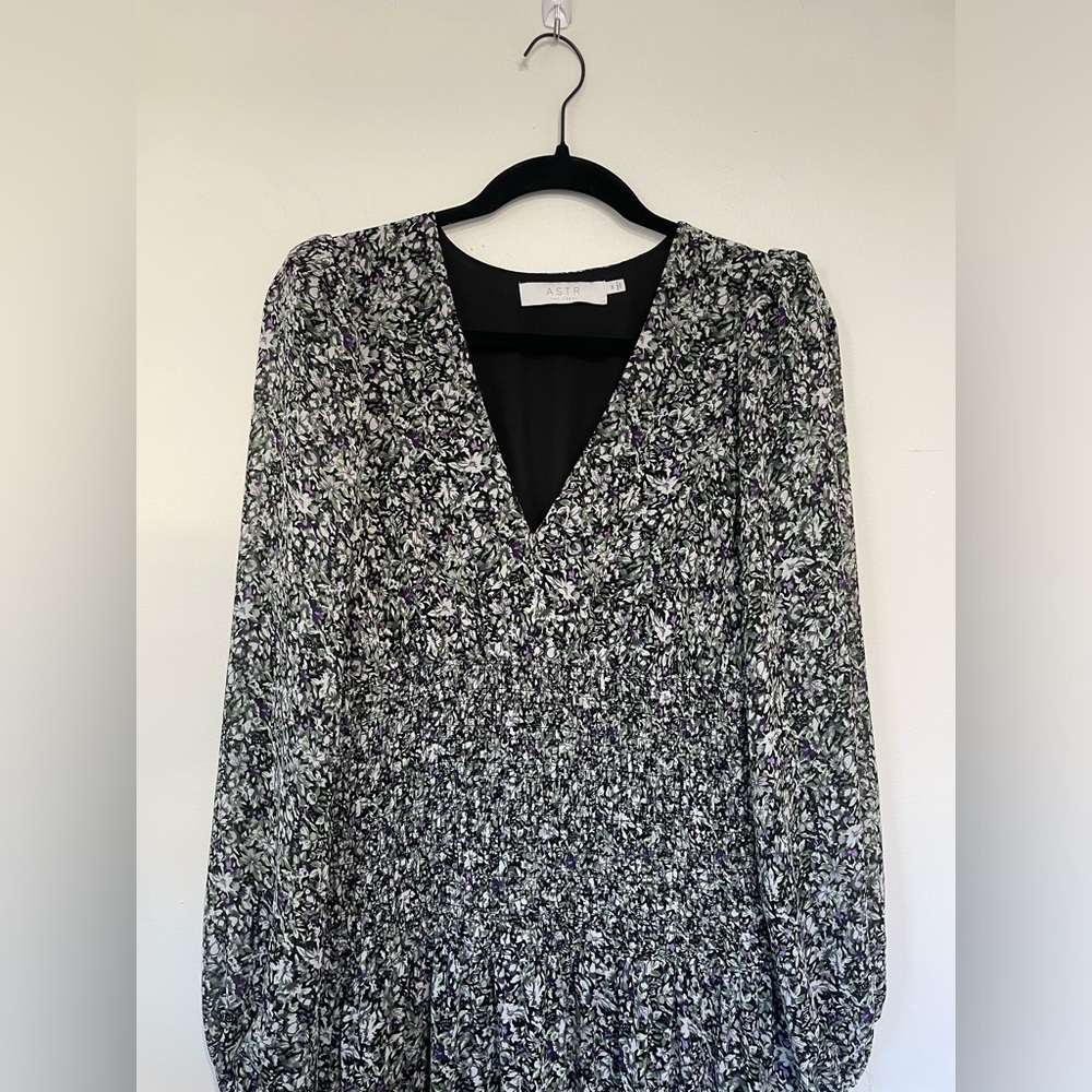ASTR The Label Long Sleeve Asymmetrical Tiered Ruffle Floral Midi Dress, MEDIUM - Picture 5 of 13